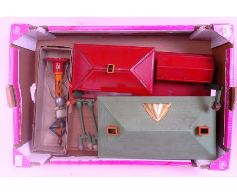 A large tray of American Flyer accessories including Flyer Town Freight Station with lighting (G), larger gauge Central Stati