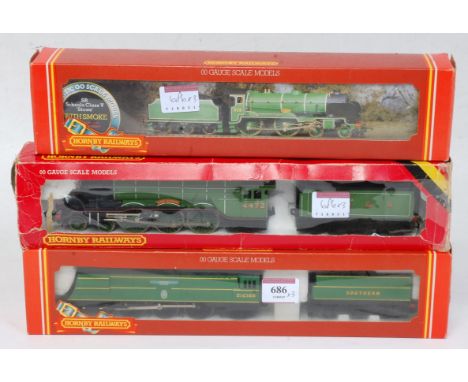 3 Hornby engines and tenders R374 Bulleid 'Spitfire' Southern malachite (G-BG), R380 Schools class 'Stowe' also malachite (G-