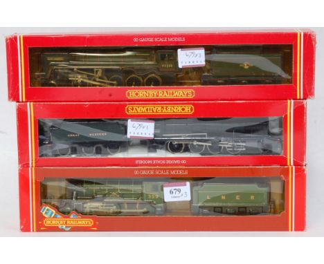 Hornby R859 LNER lined green 4-4-0 engine and tender 'The Fitzwilliam' (G-BG), R532, GW green 2-8-0 engine and tender (G-BG),