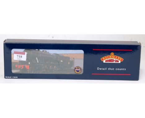 A Bachmann 32-253 WD Austerity 2-8-0 engine and tender BR black (WR) No. 90312 (G-BG)