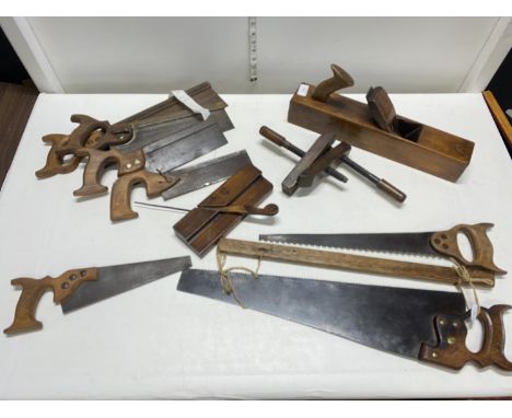 A job lot of assorted vintage woodworking tools.  no shipping. 
