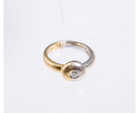 Damen-Solitärring 750 GG/WG, besetzt m. einem Brillant von ca. 0.10 ct/vs1-vs2/I-J,Ringgröße: 54, Gewicht ca. 7,58 g.