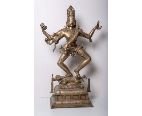 KünstlerIn unbekannt (Indien, wohl 20. Jh.) Wohl tanzender Shiva, schwere Bronzeplastik,m. versch. Attributen wie Feuer, Schl