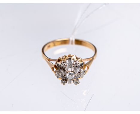 Damenring 750 GG/WG, besetzt m. einem Brillant u. 6 kl. Glassteinen, Ringgröße: 56,Gewicht ca. 3,67 g.