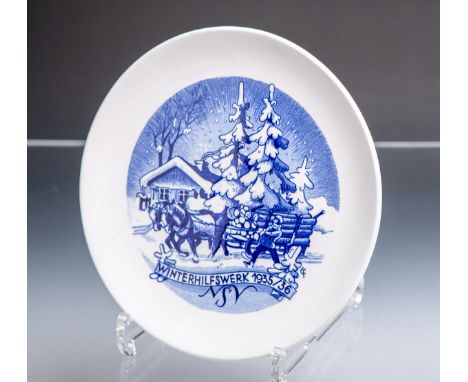 Zierteller "Winterhilfswerk 1935/36" (Waechtersbach, Deutschland), Weißporzellan,Winterszenerie m. holzbeladenem Fuhrwerk, bl