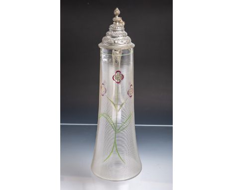 Schenkkanne (Jugendstil, um 1900), gerilltes Klarglas m. polychrom gefasstem Blütendekoru. Zinndeckel, H. ca. 42 cm. Chip am 