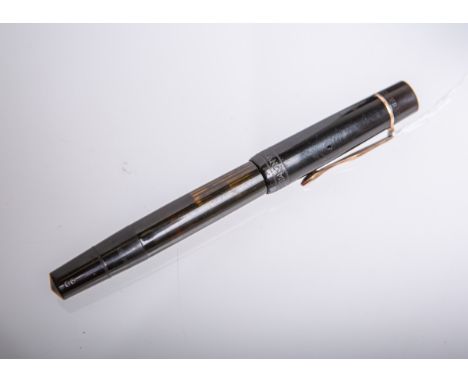 Kolbenfüller "Meisterstück 652405" (Montblanc, Produktionszeitraum 1930-45), Gehäuse 134schwarz, Feder "4810 M", L. ca. 12,5 