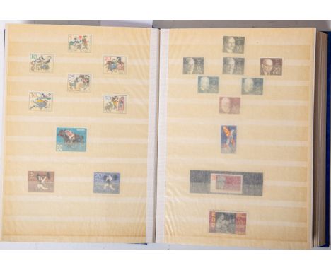 Briefmarkenalbum, m. Marken aus: DDR, Deutschland, versch. Modelle.