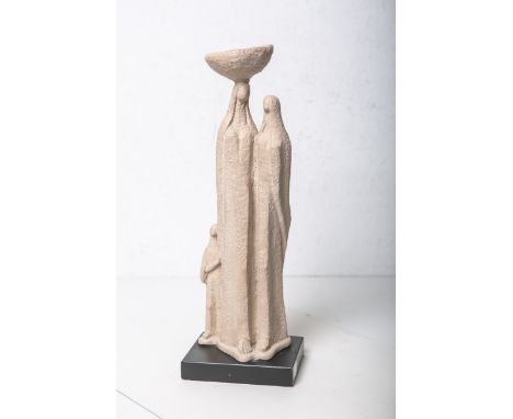 Massoud (20. Jh.), Figurengruppe, Darst. von zwei Beduinenfrauen m. einem Kind, rs. sign.u. bez. "Austin Prod. Inc. 1972", au