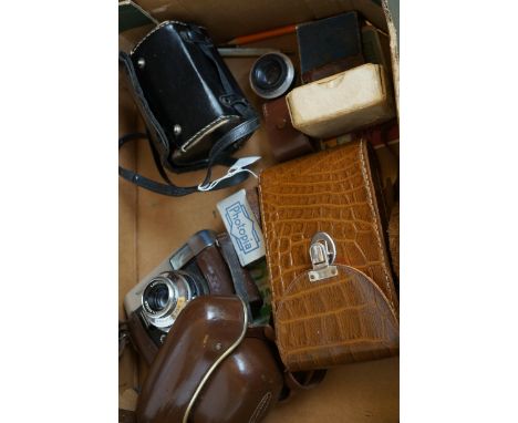 2 Vintage cameras &amp; accessories 