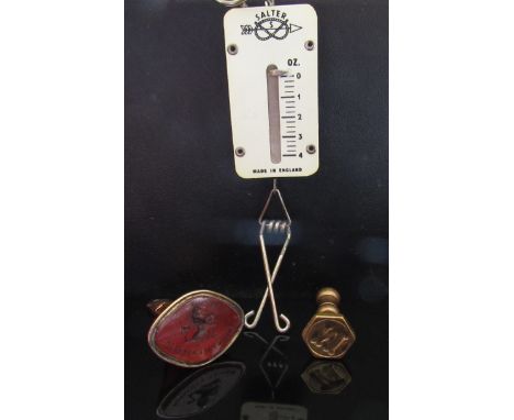 A Salter hanging letter scale 0-4oz, a cornelian fob seal "Surtout L'Honneur" and a brass example "M"