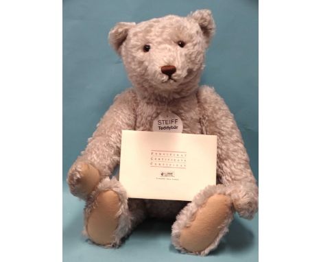 Steiff, a Teddybär 1921 replica, with white mohair, with growler, no.1732 of ltd-edn of 1921, with certificate, 70cm.