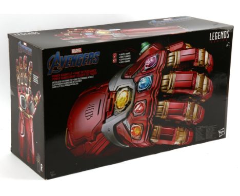 Marvel Legends Series - Iron Man's Power Infinity Gauntlet.Iron Mans Infinity stone gauntlet, battery operated functions. Par