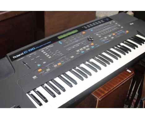 ROLAND ELECTRIC KEYBOARD with amp speaker 