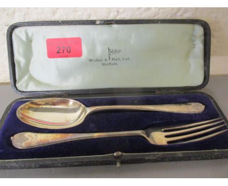 A 1924 Walker and Hall silver spoon and fork set, boxed, 94g 