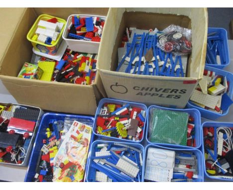 Vintage Lego to include trains, blocks, tiles, sheets and other items 