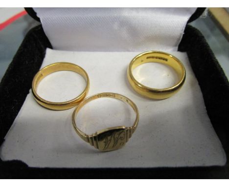 Three gold rings to include a 9ct gold signet ring engraved with letter W, 1.4g and two 22ct yellow gold wedding bands, total