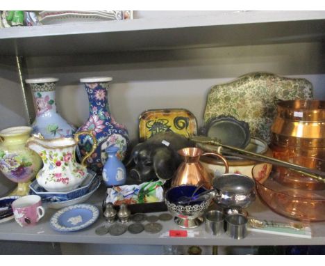 A silver salt and pepper pot, 39.4g, mixed china to include Wedgwood Jasperware and a Celtic pottery plate, together with a V