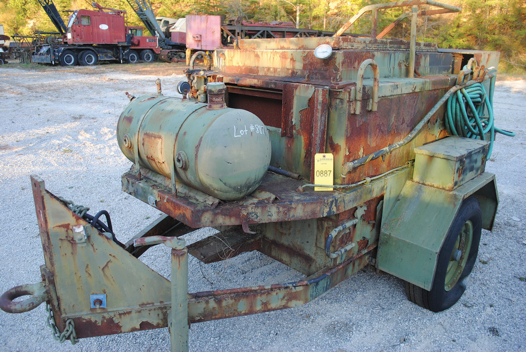 PORTABLE ASPHALT SPREADER