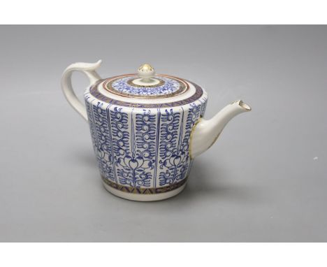   A Royal Worcester late Dr Wall / early Flight teapot and cover, Lily pattern, height 14cm