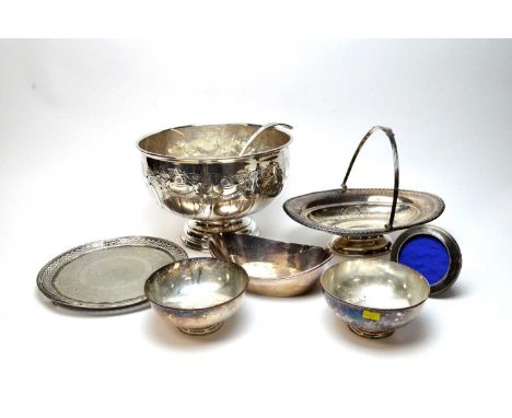 A selection of silver and plated wares, including: circular silver photograph frame, by W I Broadway &amp; Co, Birmingham 199