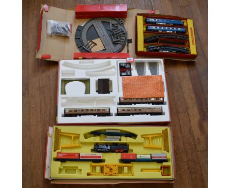 OO Gauge. A boxed Tri-ang Hornby 'The Blue Pullman' set containing Power and Dummy Cars, a Carriage and track together with a