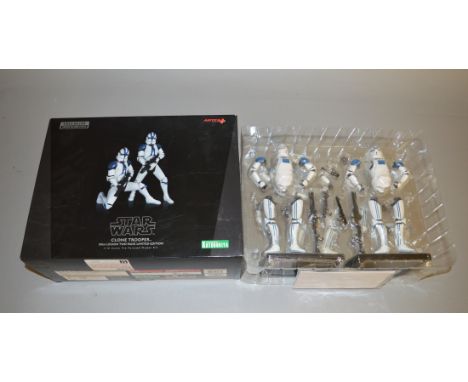 Kotobukiya ArtFX+ Star Wars Clone Trooper 501st Legion Two Pack 1:10 scale pre-painted model kit, ltd.ed. of 2000. Appears E 