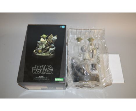 Kotobukiya ArtFX Star Wars The Empire Strikes Back Yoda 1:7 scale pre-painted model kit. Appears E and boxed. 