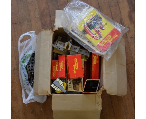 OO Gauge. A small quantity of boxed  Tri-ang Railways items including an R.259 4-6-2 'Britannia' Locomotive, with rear wheel 