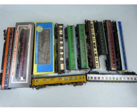 Collection of '00' / 'H0' model railway carriages (twelve in total) to include Fleischmann, DAPOL, Hornby, etc