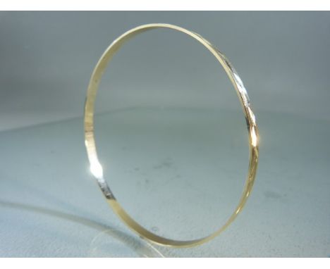 9ct Gold bangle (approx 6.2g)