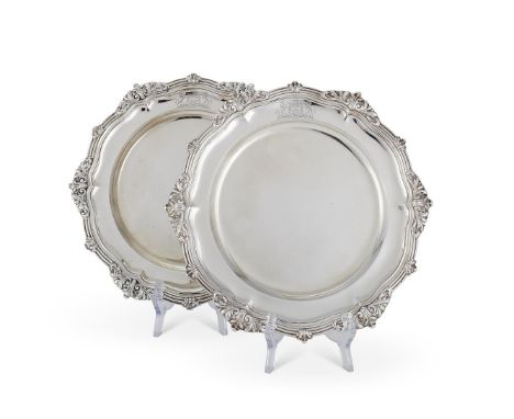 A PAIR OF VICTORIAN SHAPED CIRCULAR DINNER PLATES JOHN HUNT & ROBERT ROSKELLStamped Hunt & Roskell late Storr & Mortimer, no.