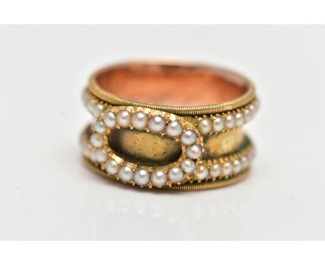 A GEORGIAN MOURNING RING, wide band approximate width 10.0mm, with a plain polished centre between two rows of split pearls, 