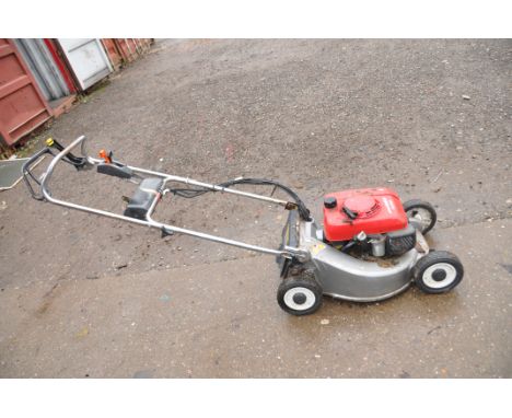 A HONDA HR1950 SELF PROPELLED PETROL LAWN MOWER ( engine pulls freely and starts)