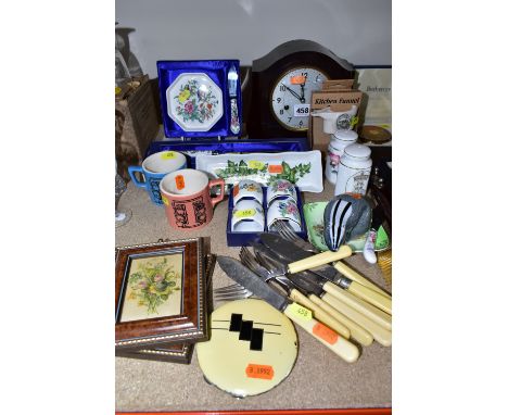 A GROUP OF CERAMICS, METALWARE, PAUL MILLER FOR LANGHAM GLASS BADGER PAPERWEIGHT, SMITHS BROWN BAKELITE MANTEL CLOCK, ETC, in