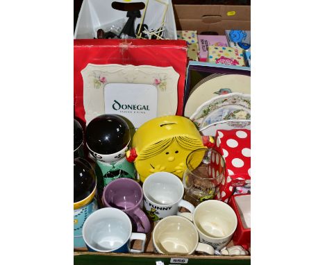 THREE BOXES OF BOXED AND UNBOXED MR. MEN AND LITTLE MISS MUGS, OTHER CERAMIC ITEMS AND ASSORTED PLATE STANDS, including a Roy