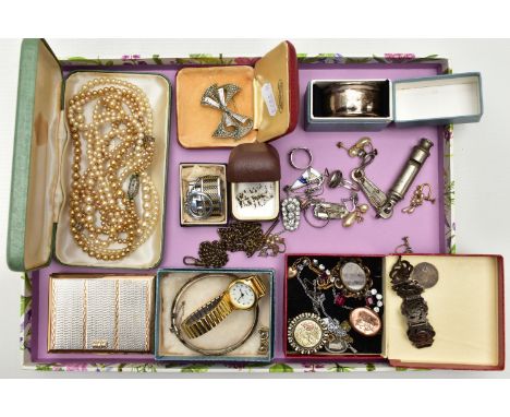 A BOX LID OF ASSORTED ITEMS, to include white metal sweetheart brooch, decorated with yellow and rose tone flowers, fitted wi