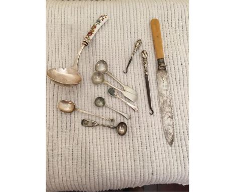 Silver and plated pieces - Silver spoon Birmingham 1923, 2 button hooks, elegant ladle and spoons