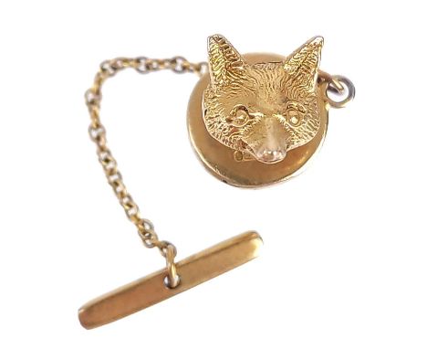 A 1960's 9ct hallmarked gold fox head tie pin. With safety chain and bar, maker T.O'D, London 1963. 3.36g.