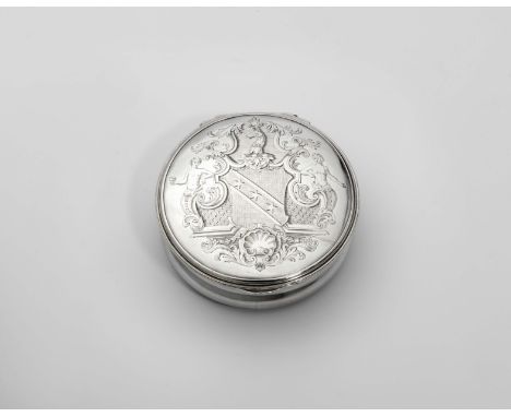 AN EARLY GEORGE II CIRCULAR SILVER SNUFF BOX with a reeded border &amp; a slightly domed cover, engraved with a scrollwork ca