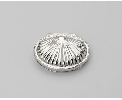 AN EARLY GEORGE I SILVER SNUFF BOX with a fluted cover, resembling a scallop shell with foliate scroll engraving by the hinge