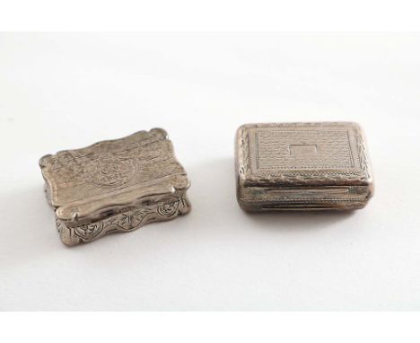 A GEORGE III RECTANGULAR VINAIGRETTE with engraved decoration, rounded corners and a vacant cartouche on the cover, gilt inte