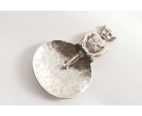 AN EARLY 20TH CENTURY CADDY SPOON with a hammered oval bowl, the stem modelled as the Lincoln Imp, by Bernard Instone, Birmin