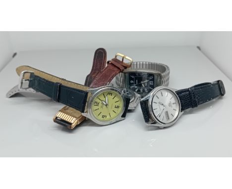 Five gentleman's wristwatches, to include two Seiko's, a Bulova, and others. (5)