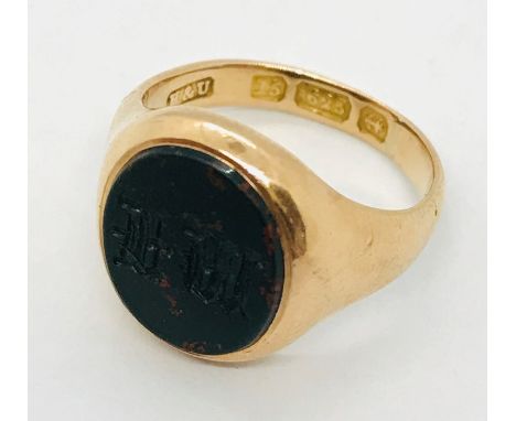 A 15ct gold signet ring. Weight 4.6g