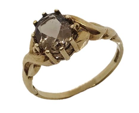 A 9ct gold ring set with smokey Topaz, size P
