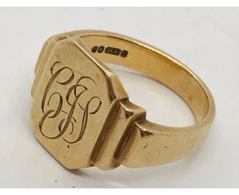 A 9ct gold gentleman's signet ring. Weight 7.4g