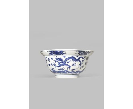 A CHINESE BLUE AND WHITE 'DRAGON' BOWL KANGXI 1622-1722 Painted to the exterior with three dragons in pursuit of sacred pearl
