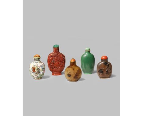 FIVE CHINESE SNUFF BOTTLES 19TH CENTURY Two ceramic, one plain green, one moulded with figures, two agate, one with a lion do