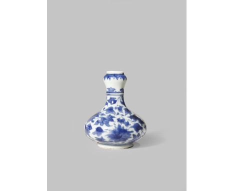 A SMALL CHINESE BLUE AND WHITE BOTTLE VASE KANGXI 1622-1722 With a compressed circular body with a tall garlic-mouth neck pai